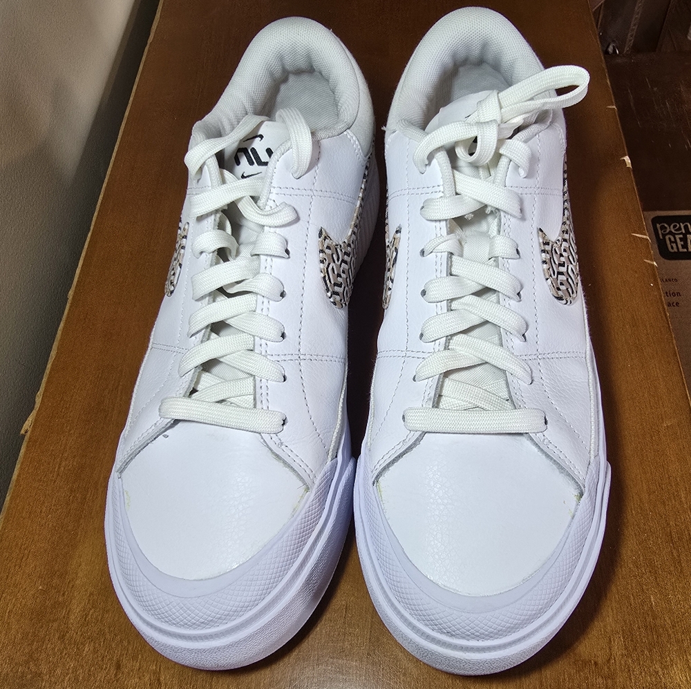 Nike Wmns 8.5 Court Legacy Lift Sneakers - Picture 2 of 13